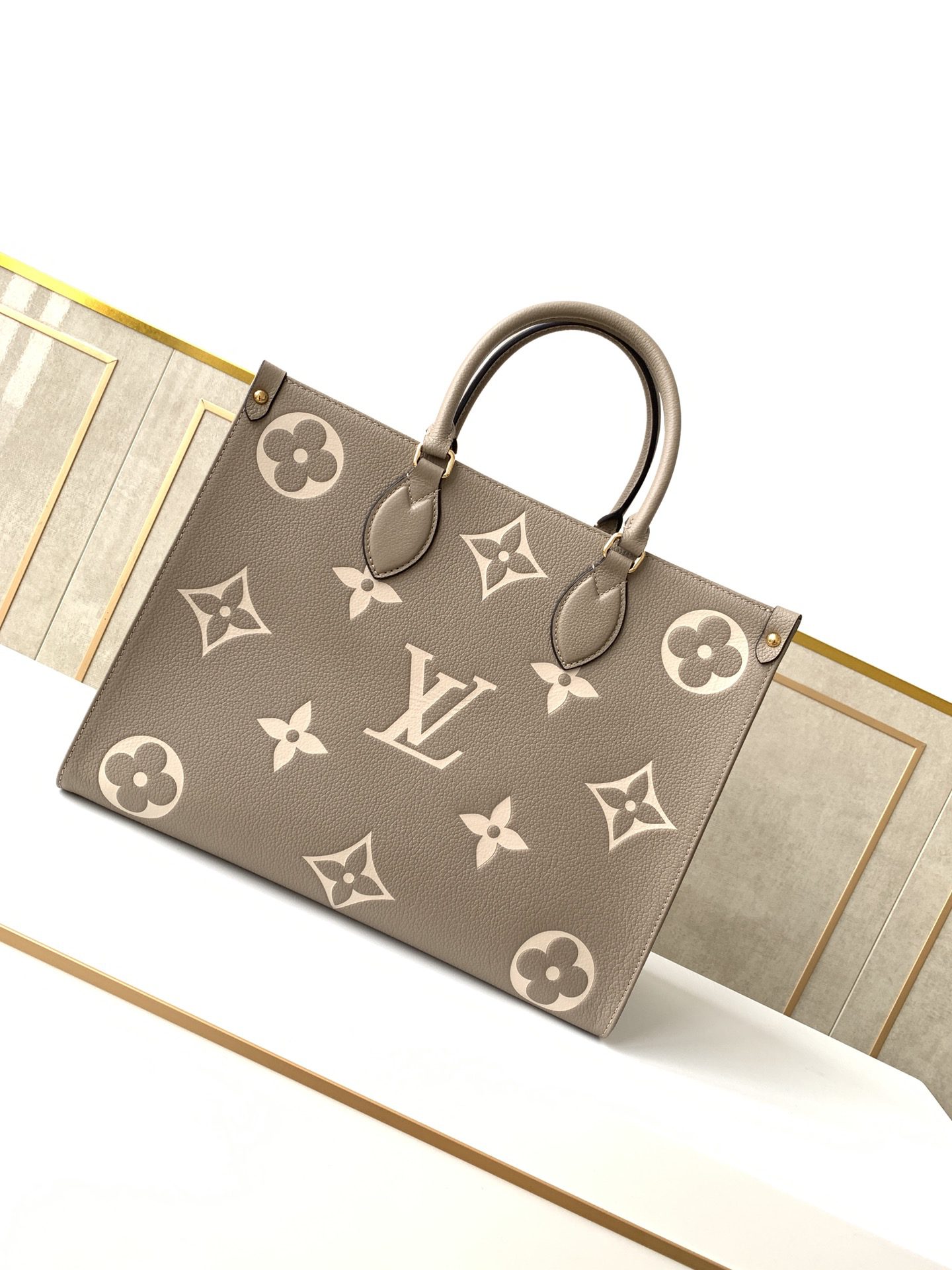 Louis Vuitton M45494 OnTheGo MM Embossed Grained Cowhide Leather Beige