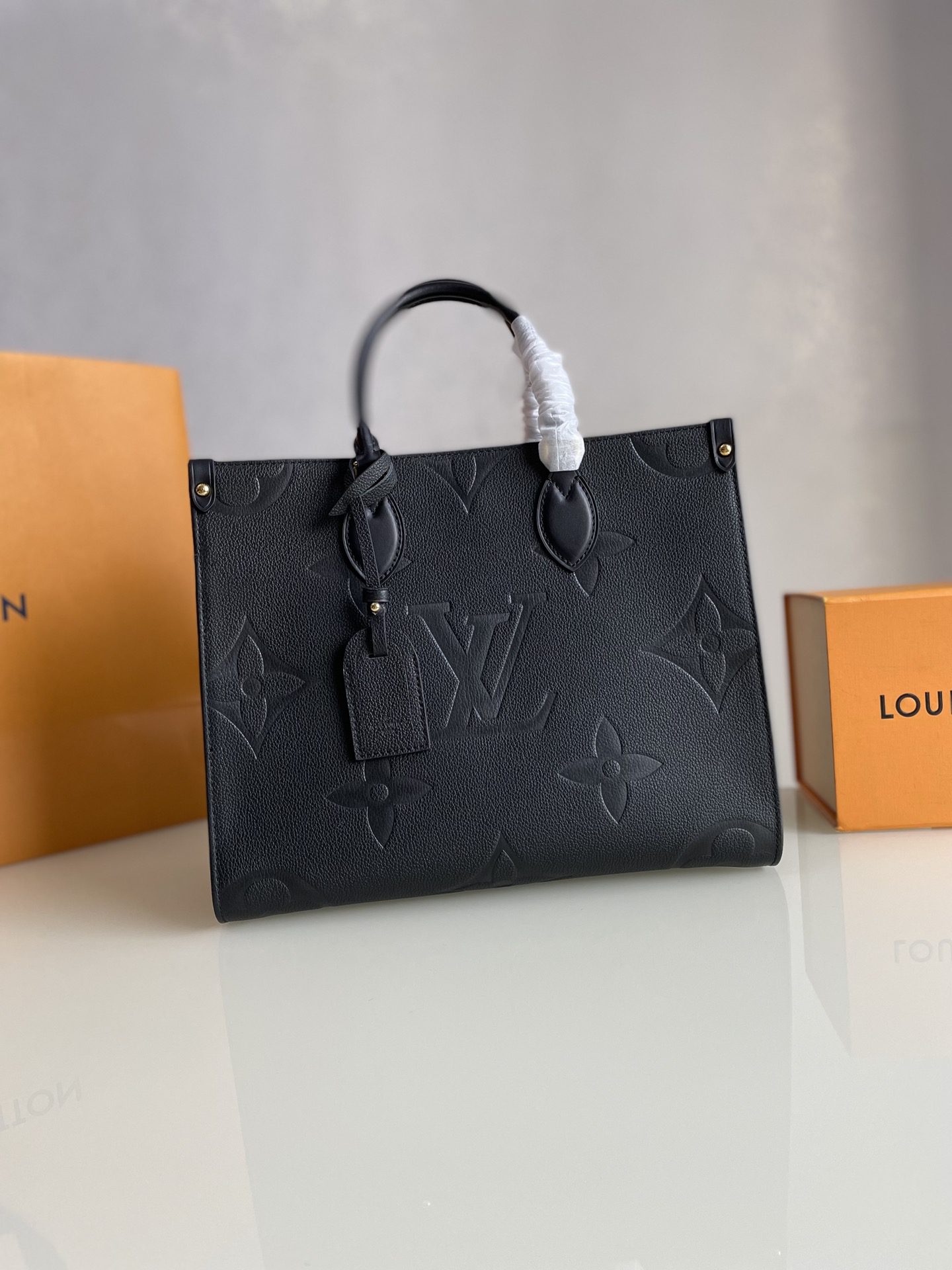 Louis Vuitton M45595 ONTHEGO MM Embossed Grained Cowhide Leather Black