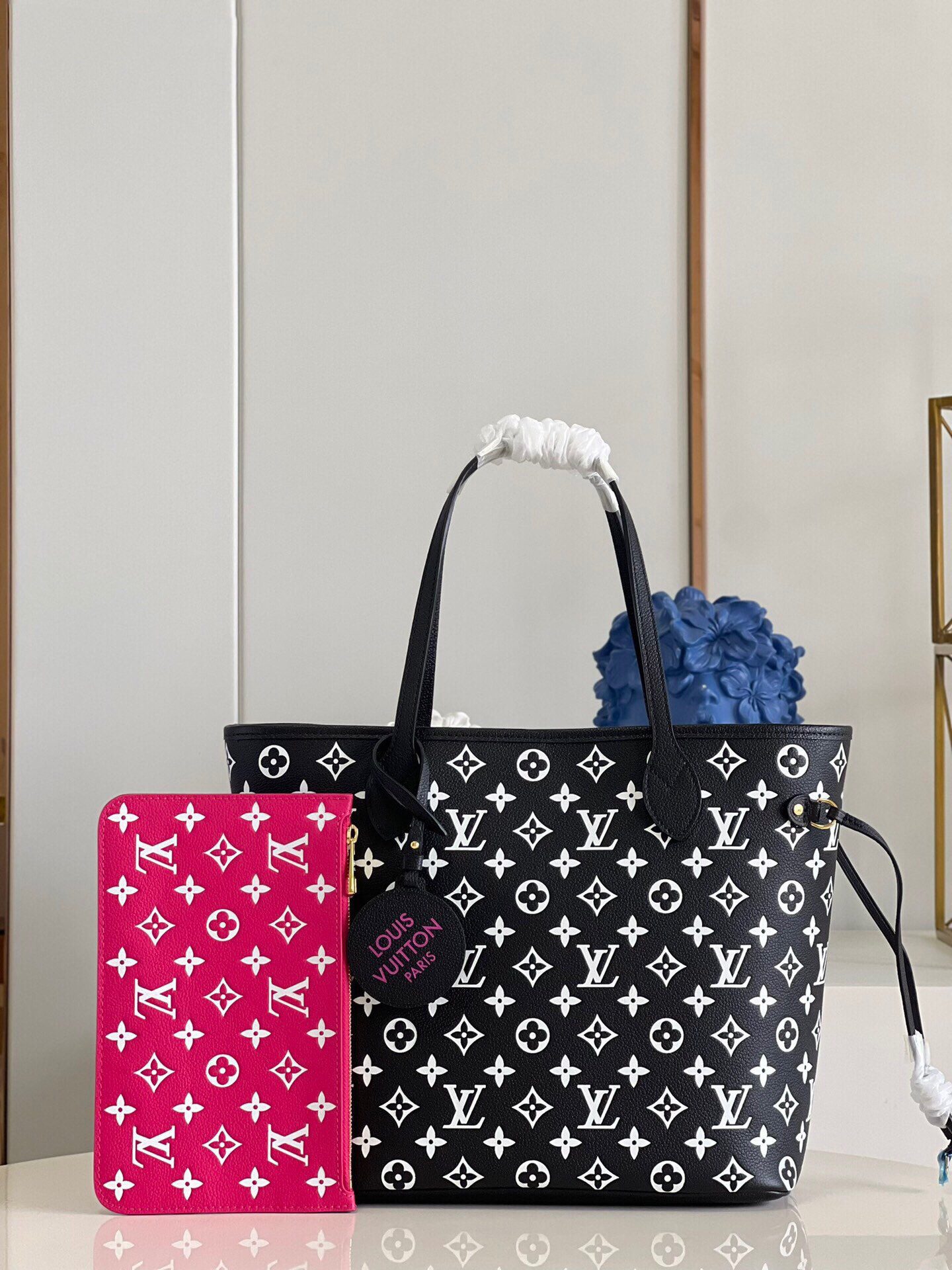 Louis Vuitton M46103 Neverfull MM Printed and Embossed Grained Cowhide Leather Black-White-Pink