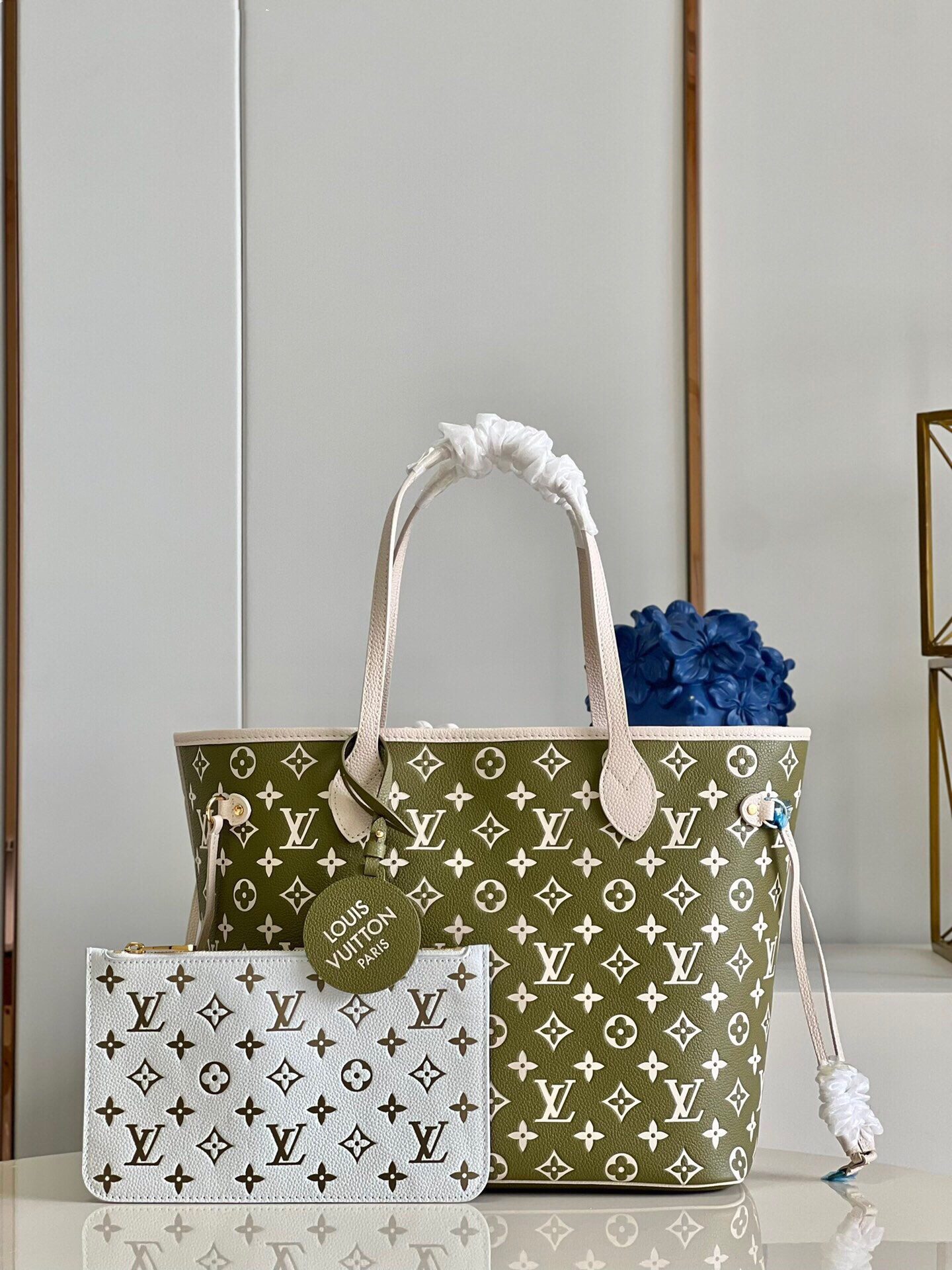 Louis Vuitton M46103 Neverfull MM Printed and Embossed Grained Cowhide Leather Khaki Green-Beige-Cream - image 1