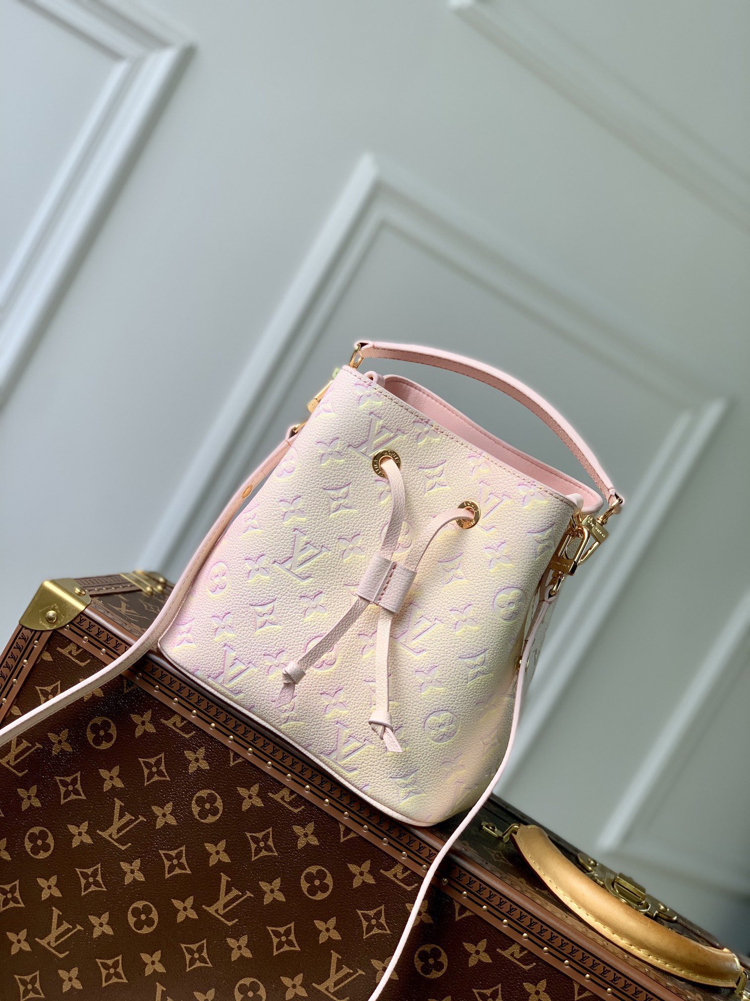 Louis Vuitton M46174 NeoNoe BB Sprayed and Embossed Grained Cowhide Leather Pink - image 1
