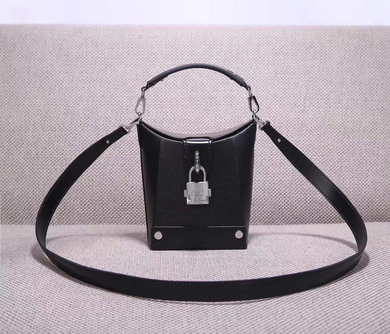 Louis Vuitton M56038 Bento Box BB Shoulder Bag Epi Leather