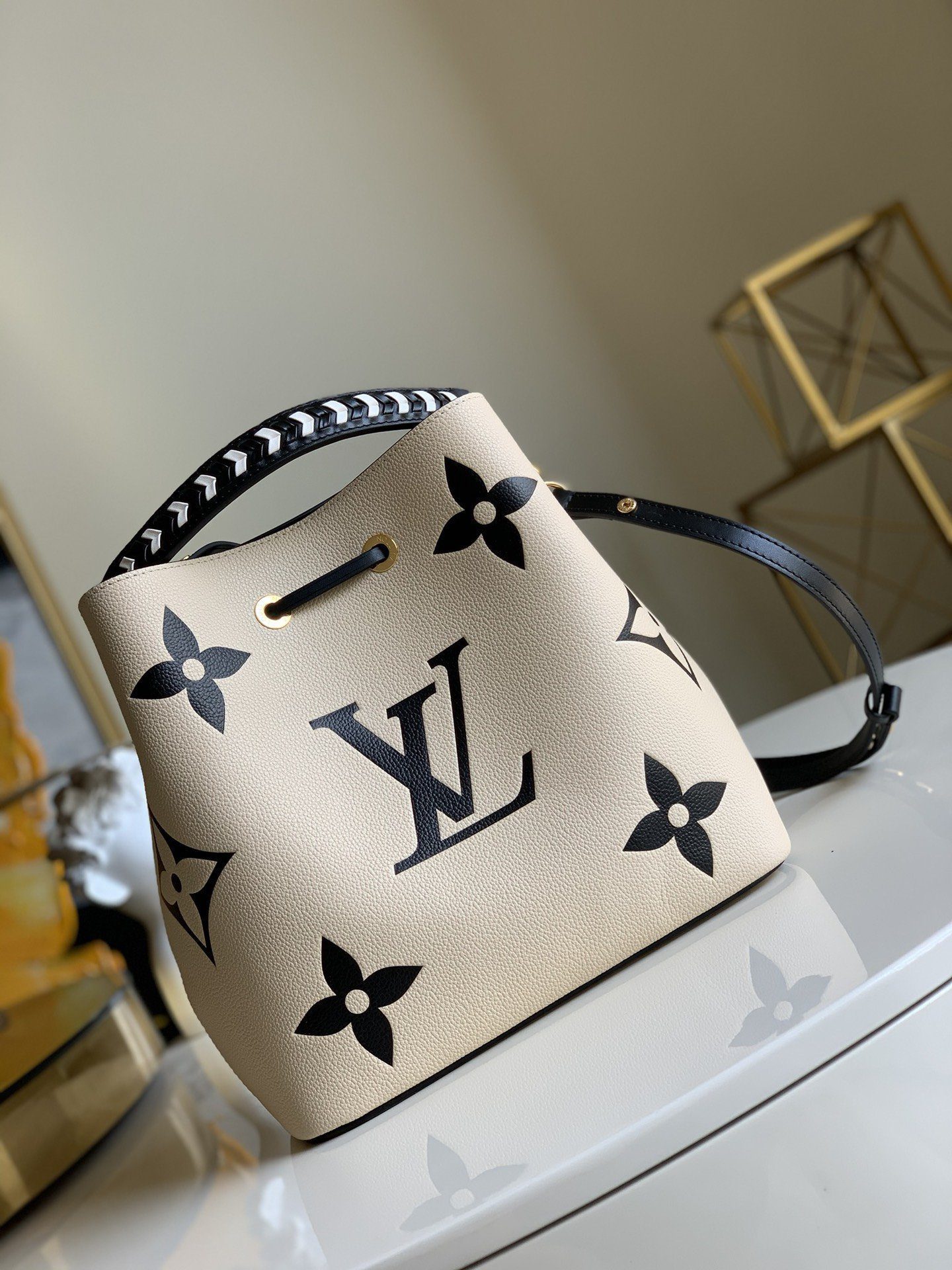 Replica Louis Vuitton M56889 LV Crafty NeoNoe MM Bucket Bag with an Oversized Monogram Print - image 1