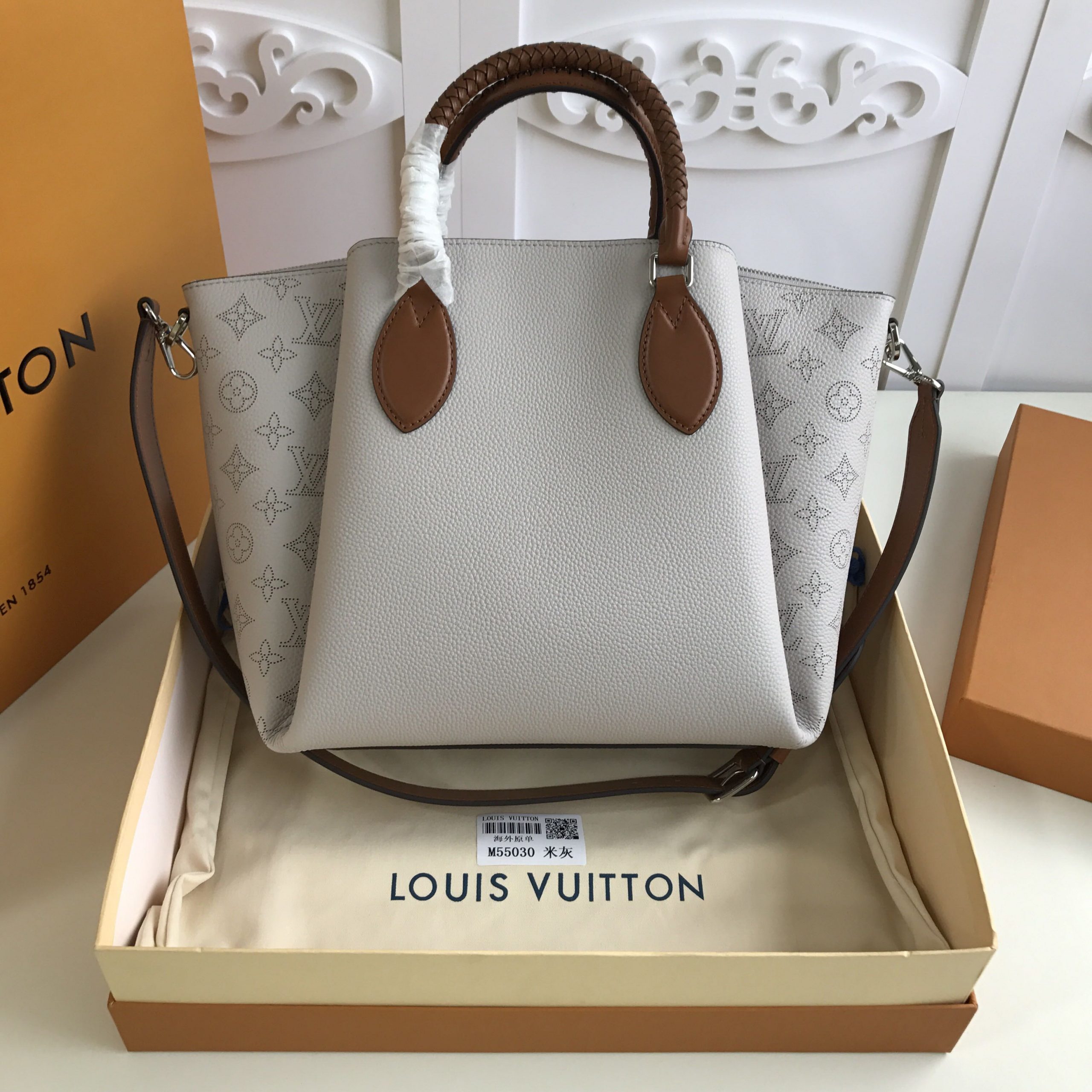 Top Replica Louis Vitton M55031 Haumea Mahina Perforated Calf Leather White - image 1