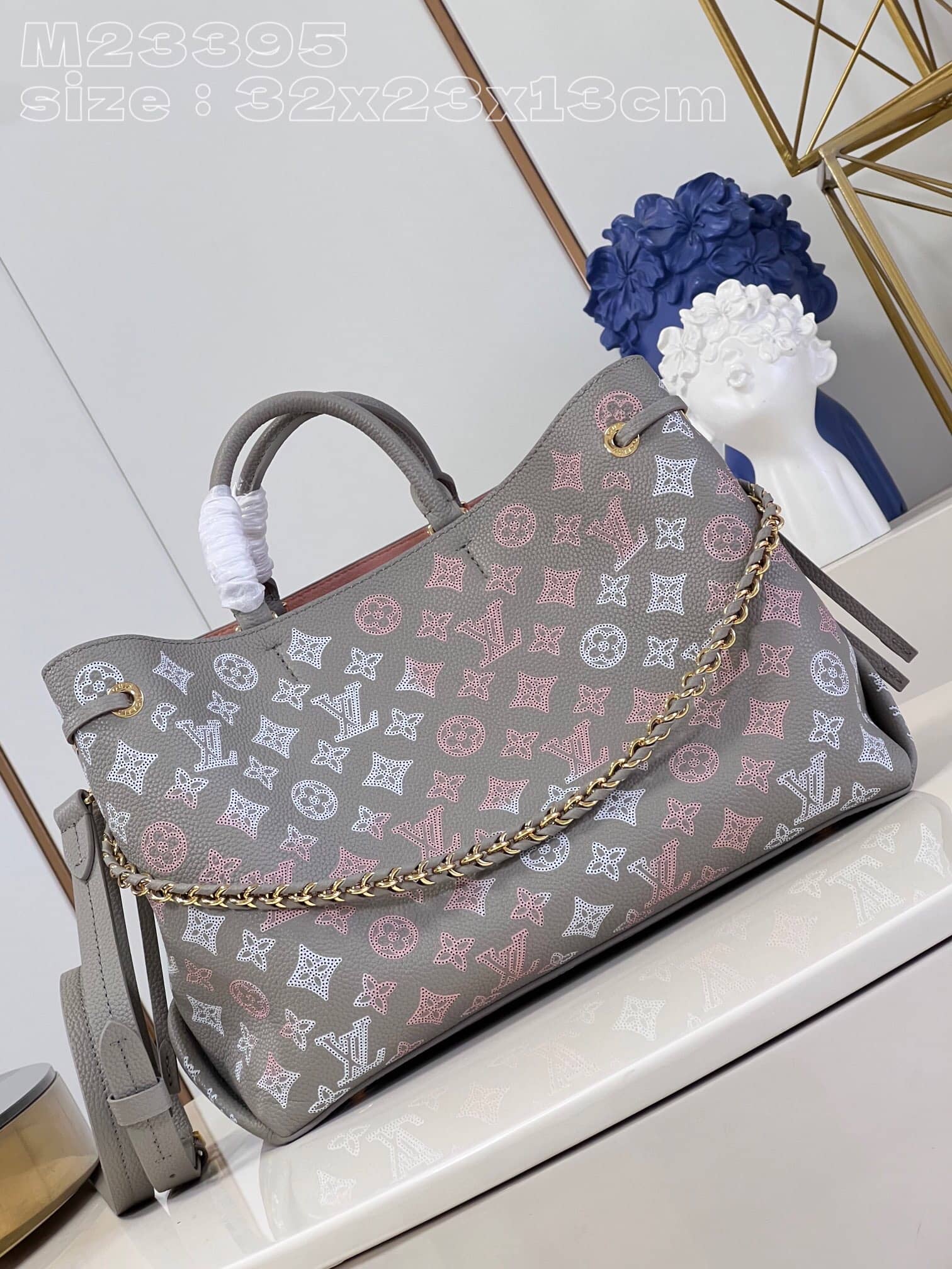 Louis Vuitton Bella Tote M23395